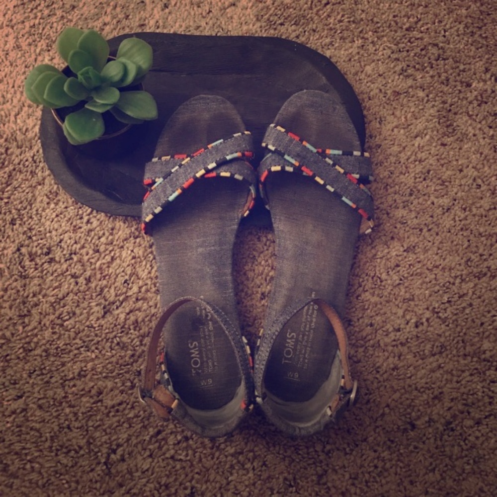 Toms shoes size 9